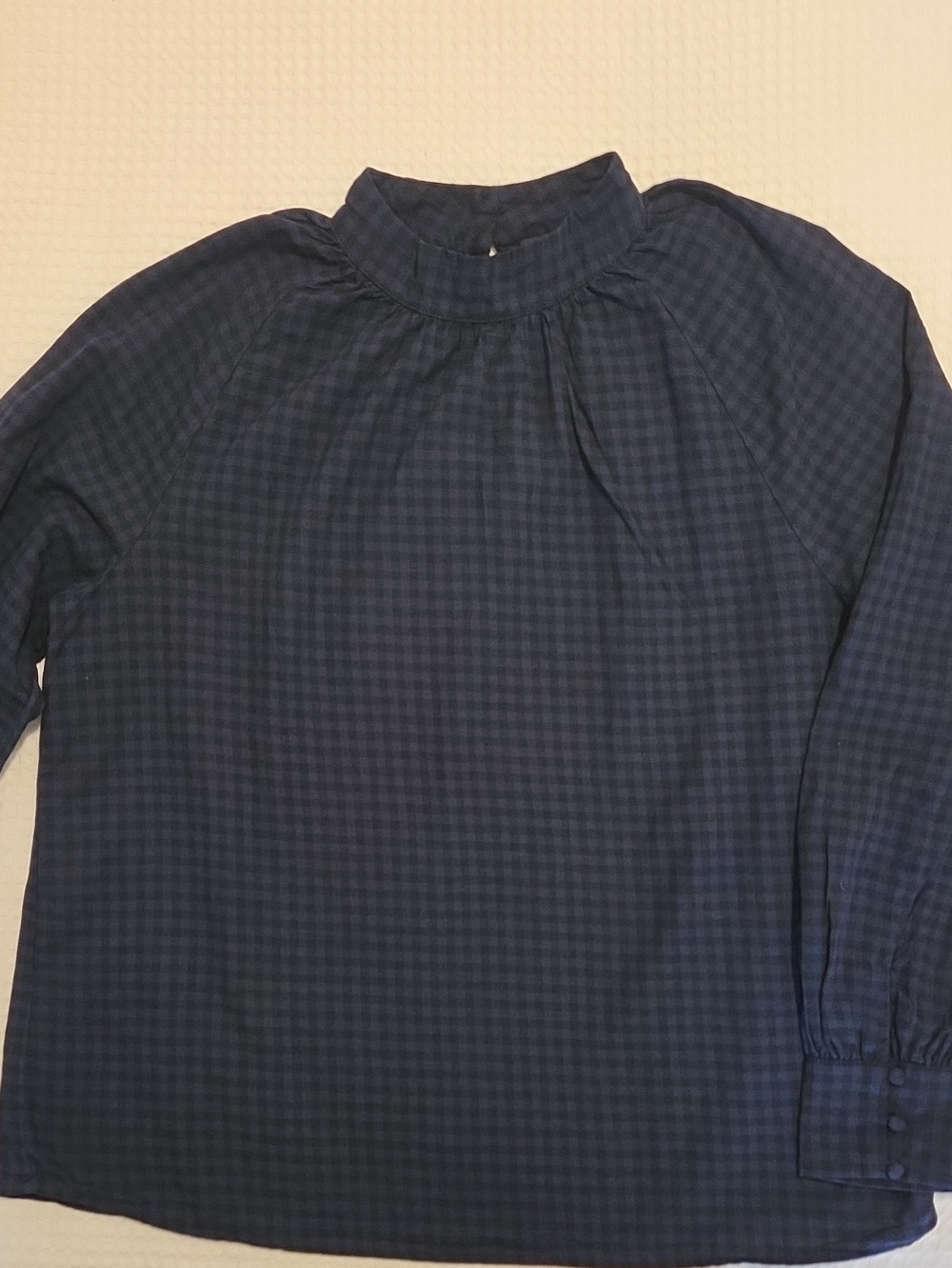 Ann Taylor Navy Checked Long-Sleeve Shirt with Mock Neck Size Large
